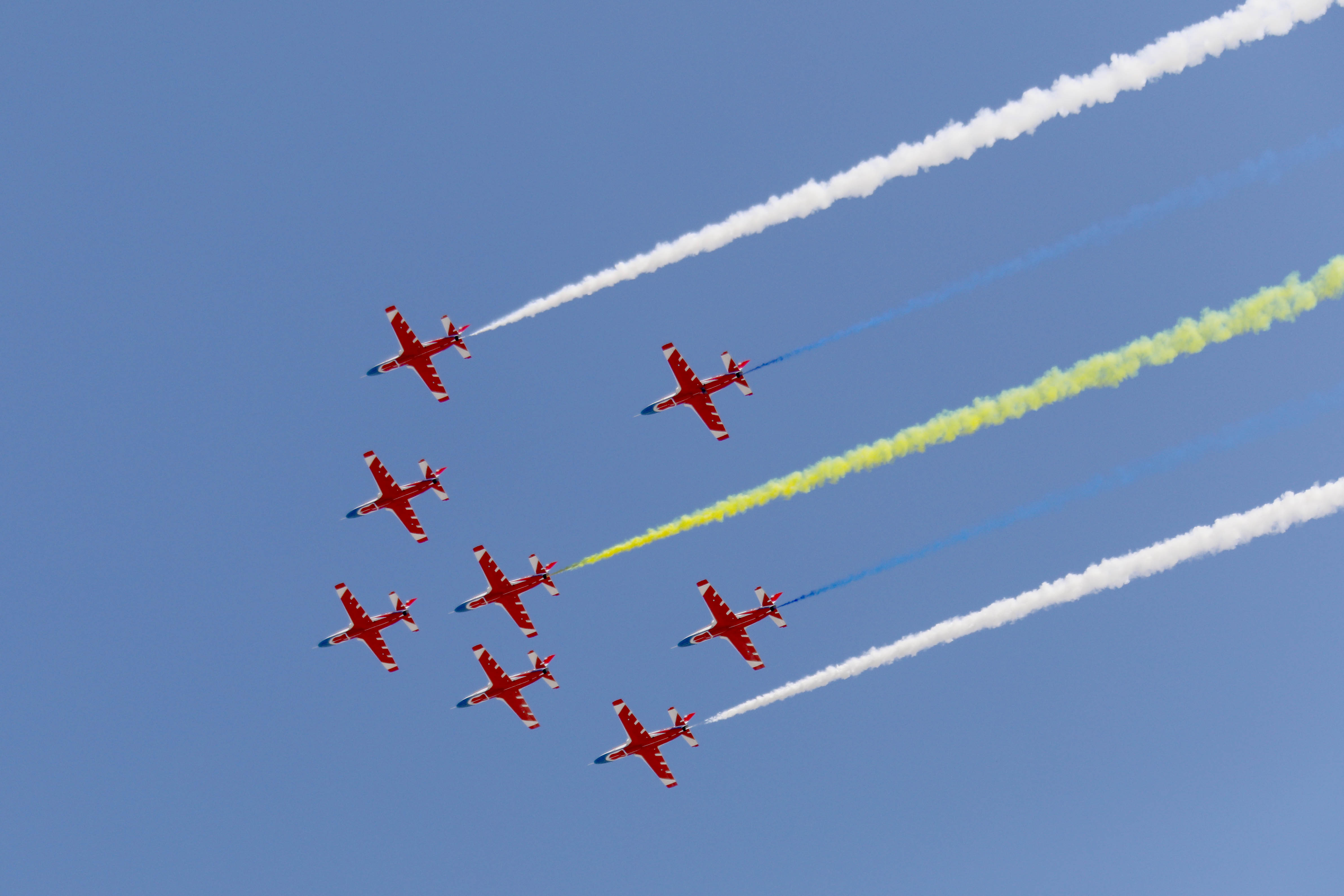 瓦力棋牌游戏-克里特队在场上全力追逐