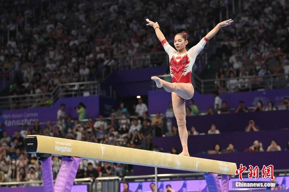 激励人心：体操选手圆满完成