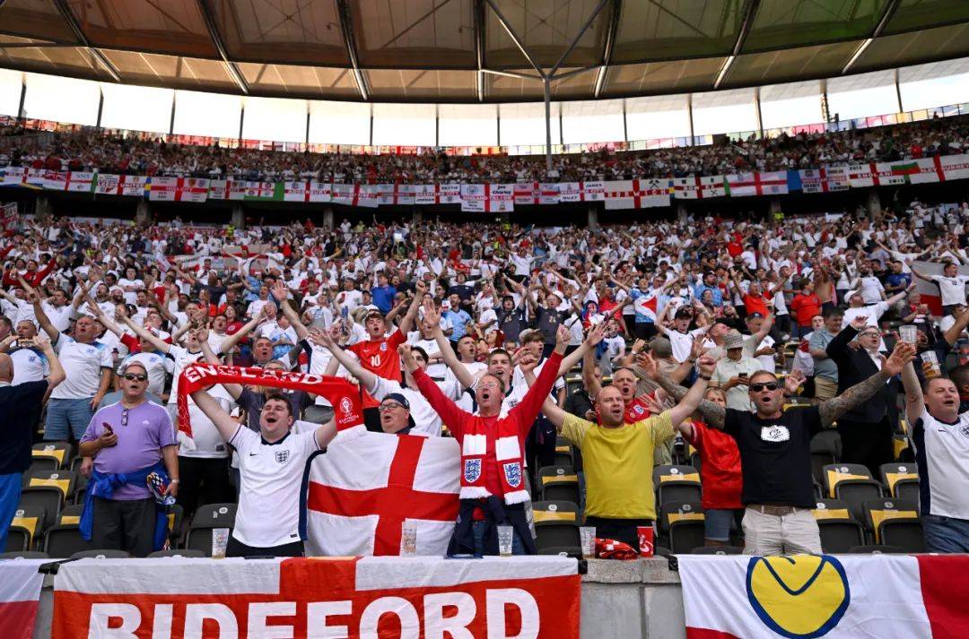 瓦力棋牌入口-欧洲足球赛事吸引众多球迷狂热追捧