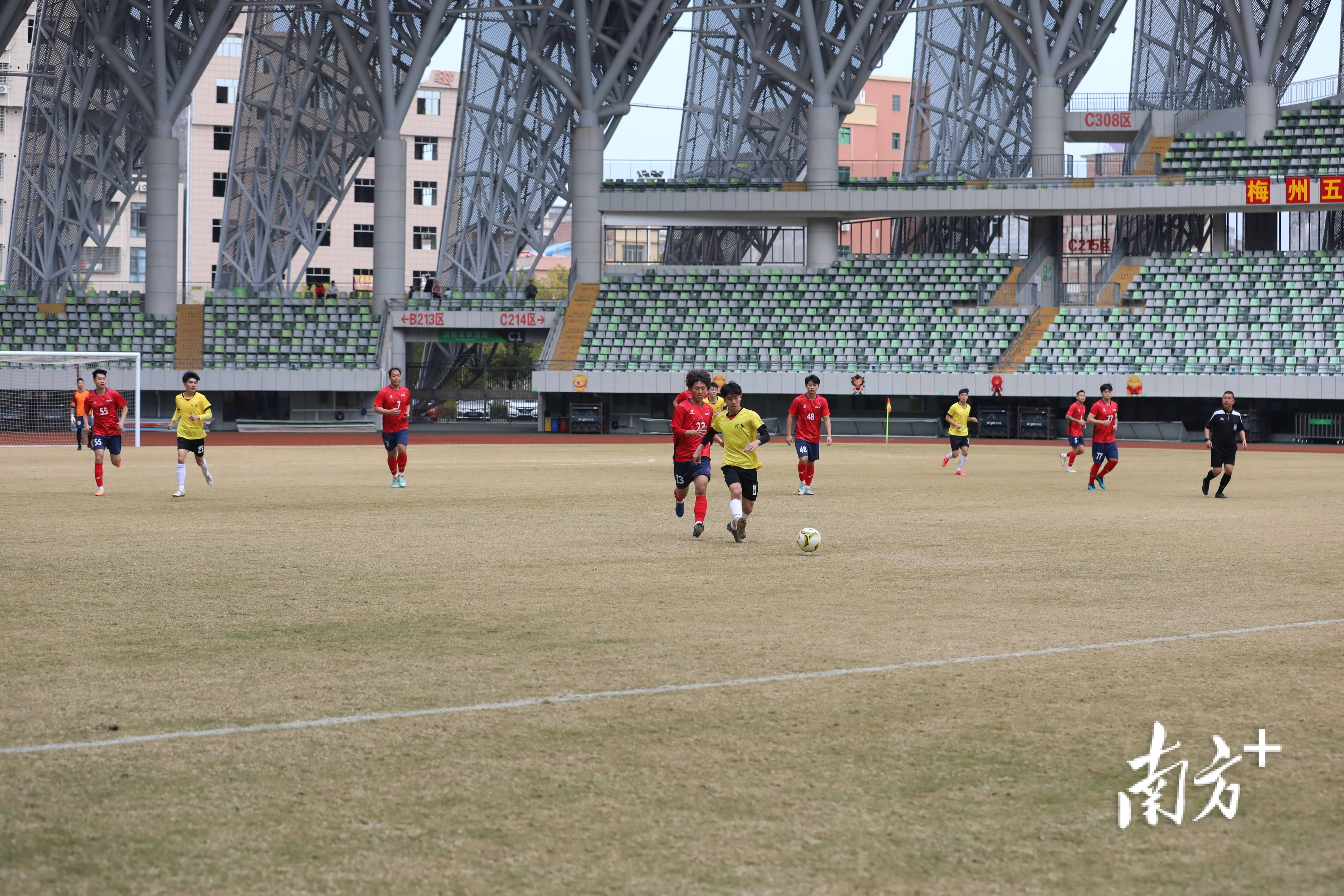 瓦力棋牌入口-总是让人心跳加速的足球比赛，激情燃烧