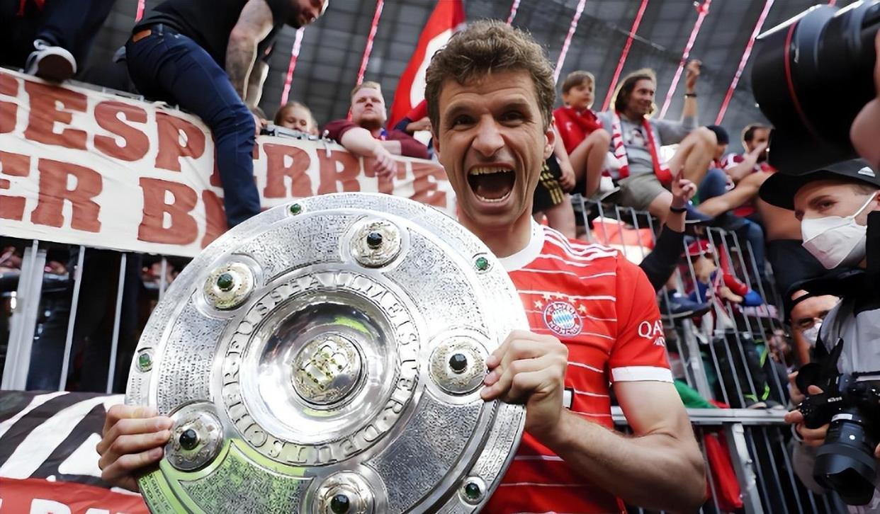 瓦力棋牌游戏-包含雨中拜仁主场战胜阿贾克斯,穆勒建功领跑小组的词条