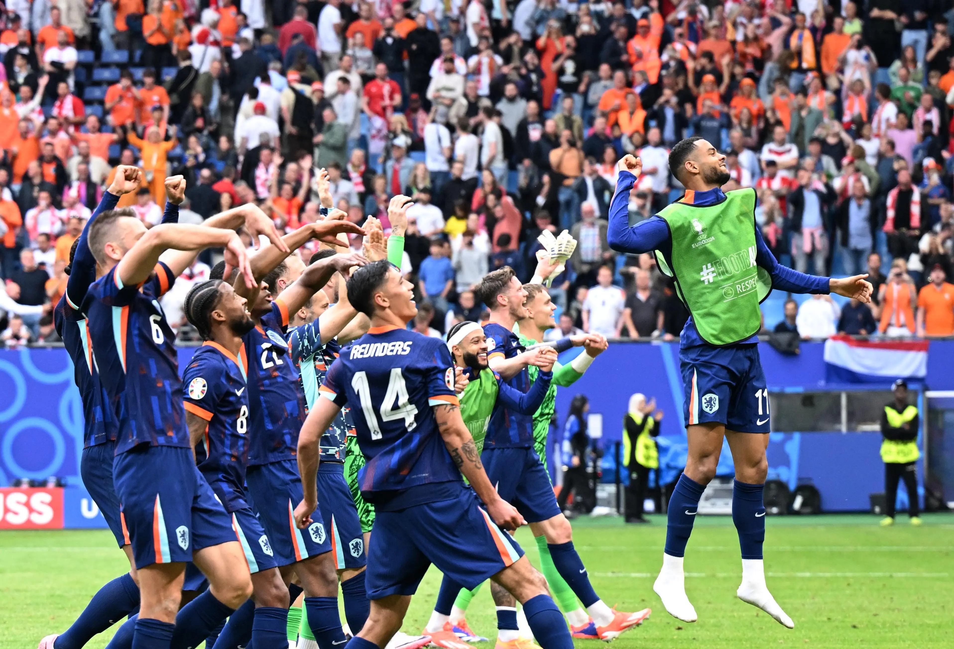 欧洲足球联赛：多支球队角逐奖杯，争夺激烈