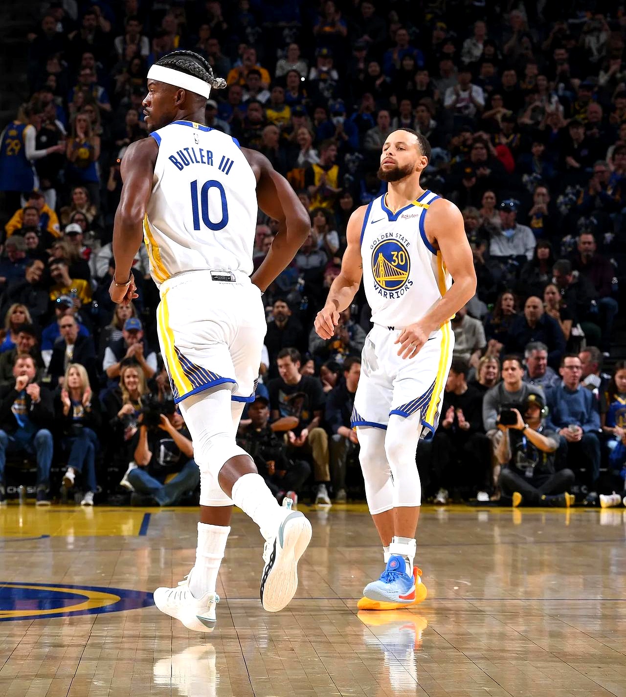 关于马刺队稳扎稳打，智慧战术力挫对手的信息