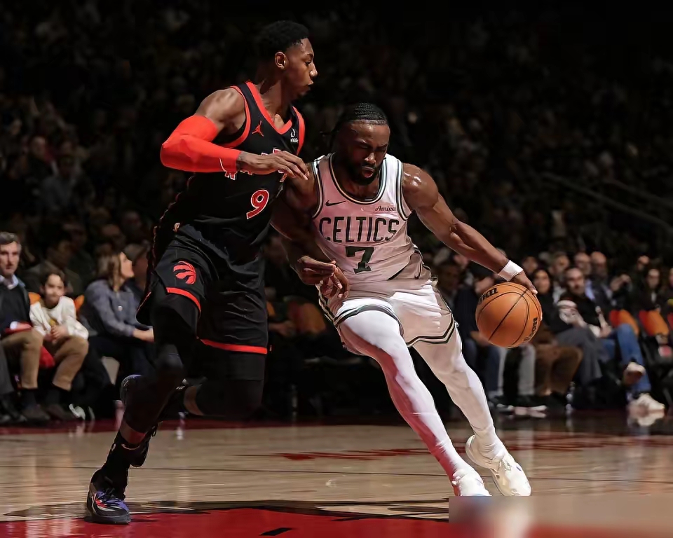 凯尔特人负于猛龙,球队实力不容忽视 凯尔特人负于猛龙,球队实力不容忽视