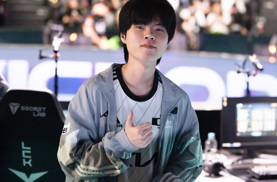 TL血洗IG，Deft关键团战开团秒人峡谷大战半决赛，留下经典瞬间