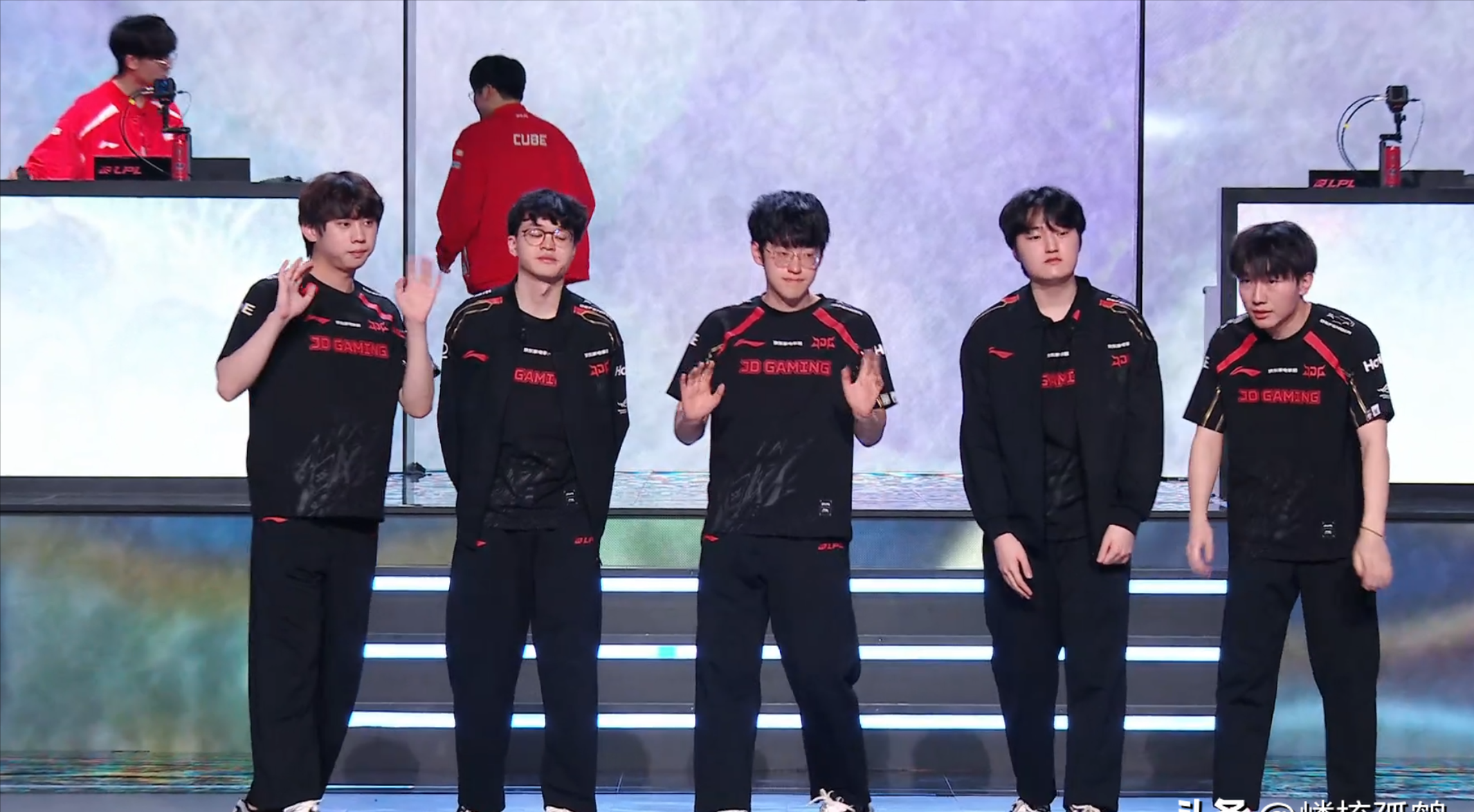 JDG轻取IG,Caps操刀奇招英雄翻盘强强对话成都决赛之夜,留下经典瞬间的简单介绍 JDG轻取IG,Caps操刀奇招英雄翻盘强强对话成都决赛之夜,留下经典瞬间的简单介绍