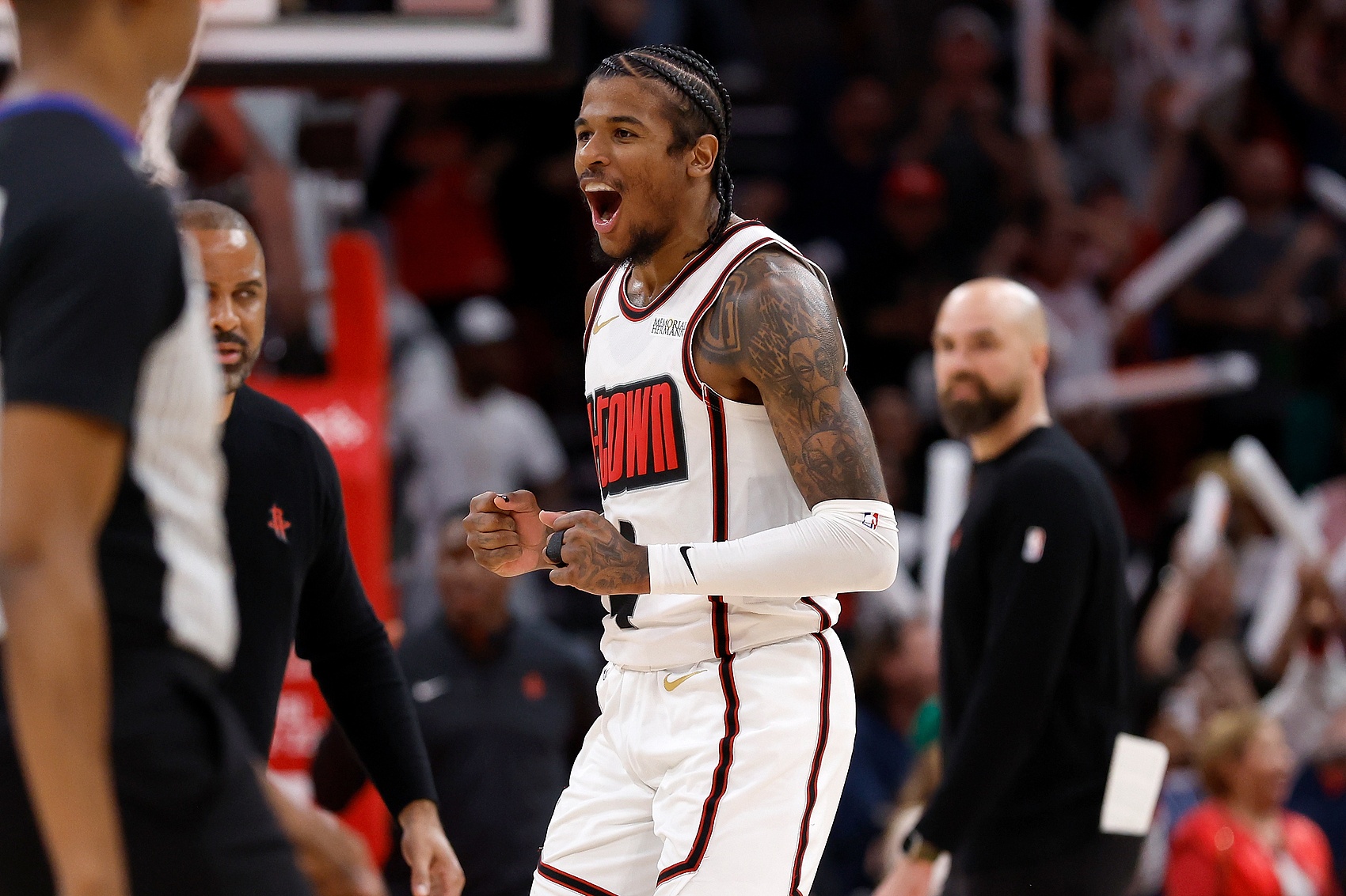 火箭队在比赛中取得了胜利