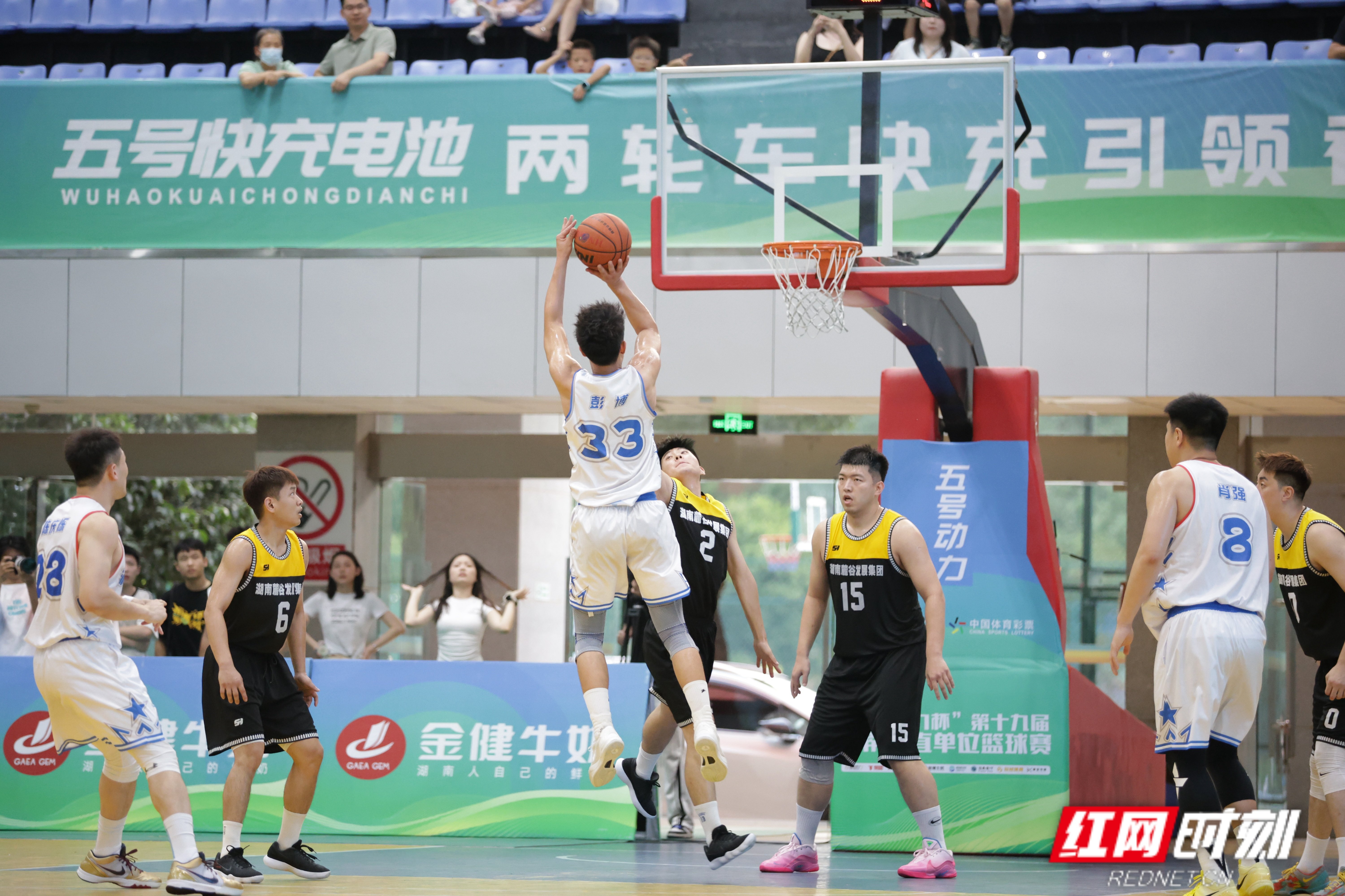 湖南男篮紧追前方,争夺晋级席位 湖南男篮紧追前方,争夺晋级席位