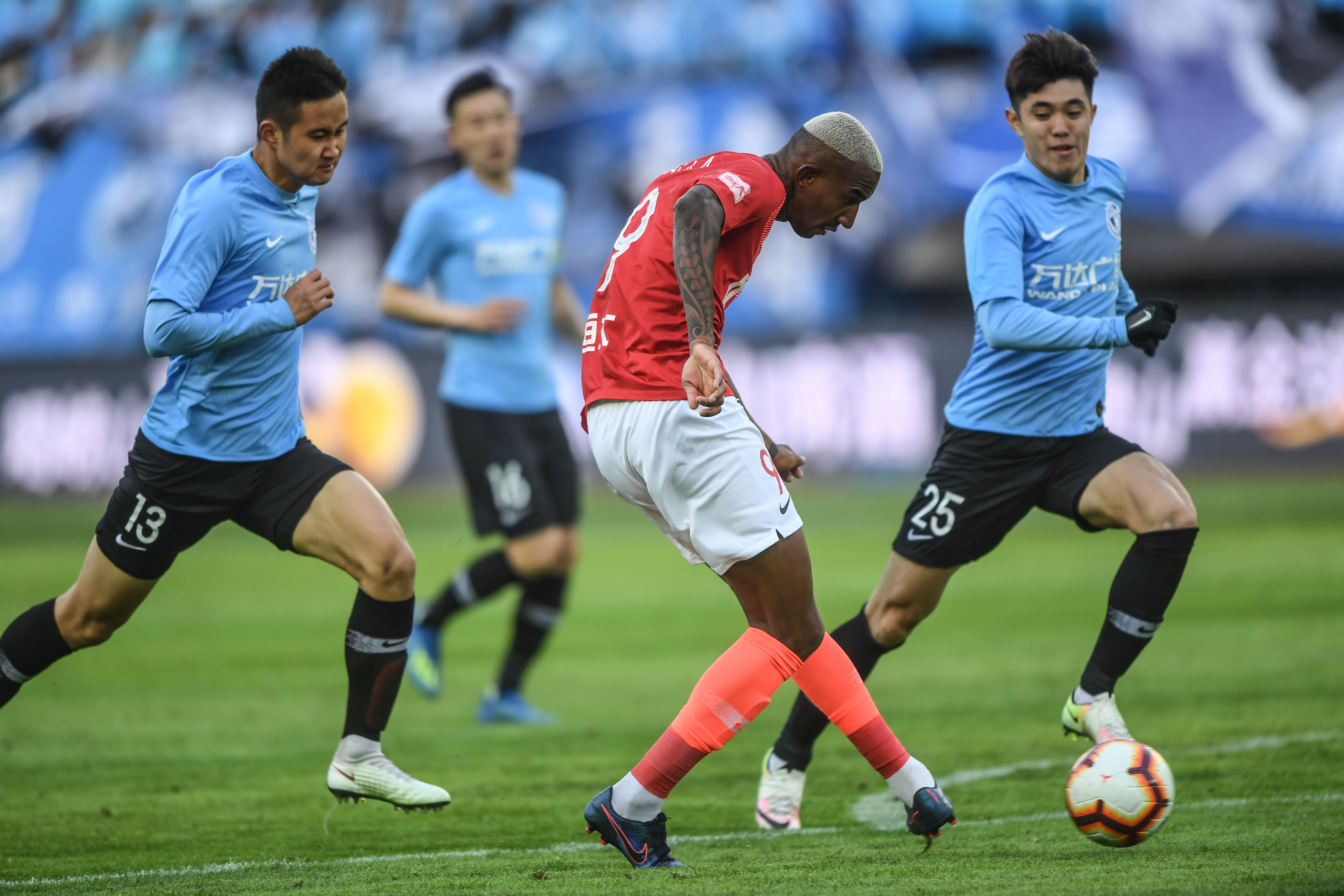 瓦力棋牌-关于大连一方将与广州恒大展开激烈争夺的信息