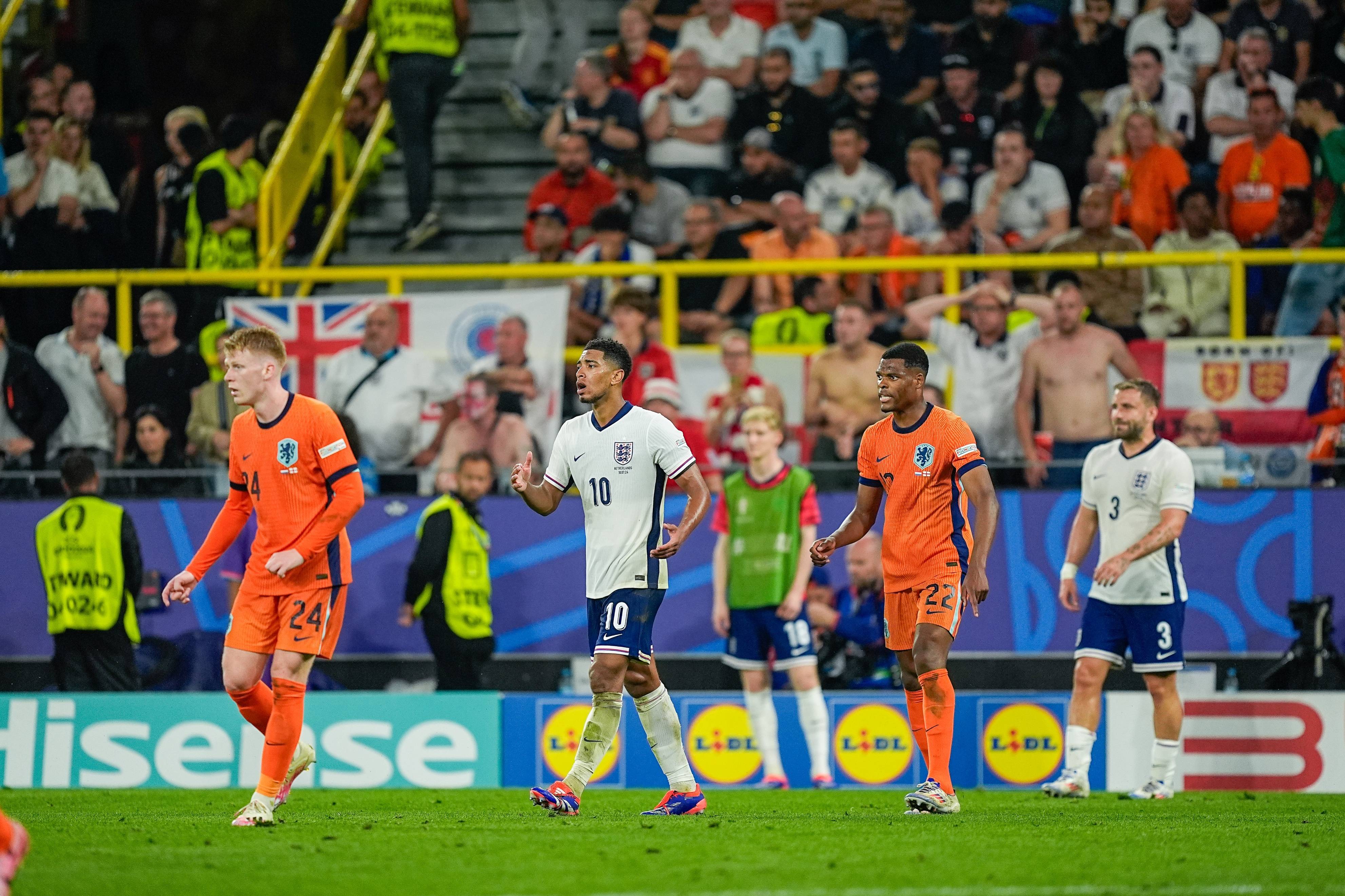 瓦力棋牌入口-欧洲杯：英格兰大胜乌克兰，挺进四强