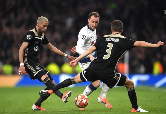 瓦力棋牌-阿贾克斯挑战波尔图,胜负难料