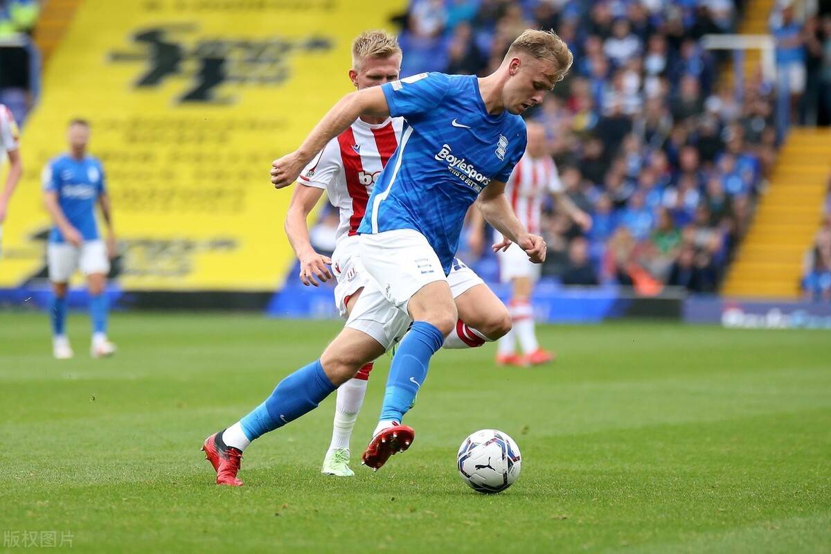 瓦力棋牌官网-伯明翰城取得关键胜利,保级压力减轻