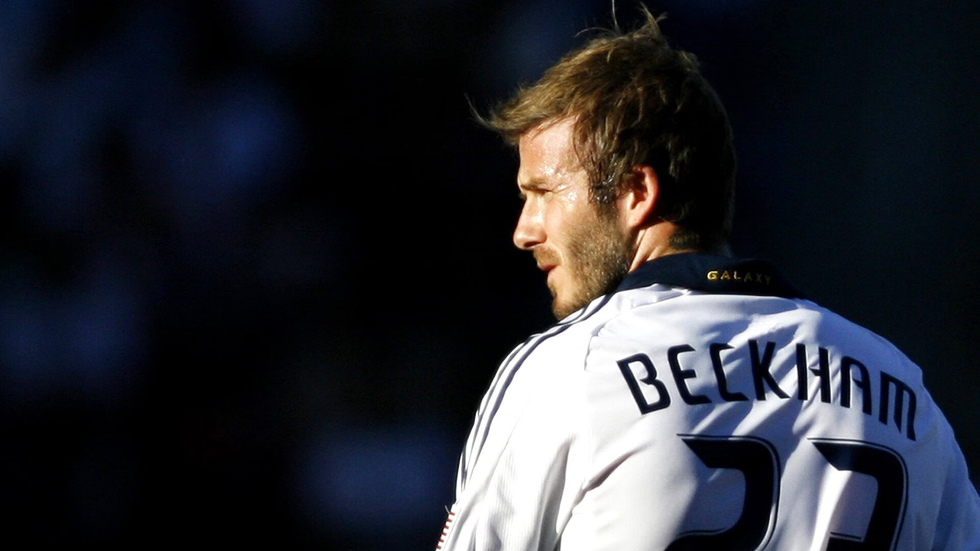 引擎轰鸣与压哨三分,当F1街道赛之夜被拉文末节接管